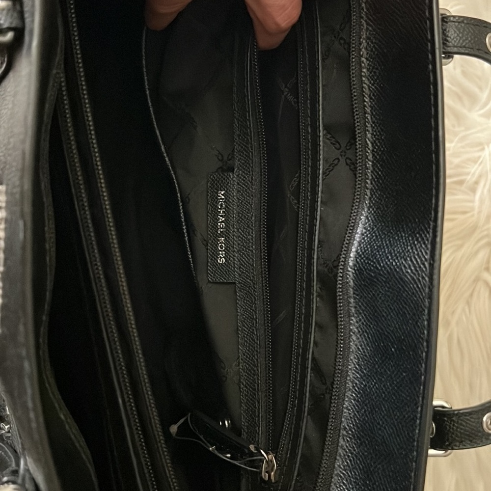 Black Michael Kors bag. - Picture 5 of 7